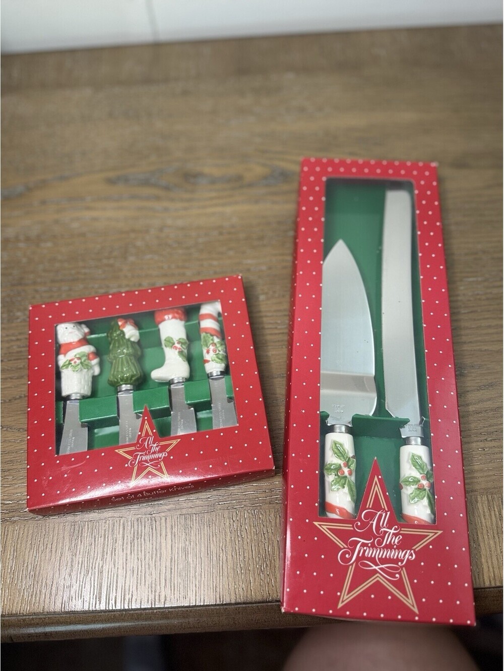 Macy's‎ All The Trimmings Christmas Set: Cake Knife/Slice & 4 Butter Knives